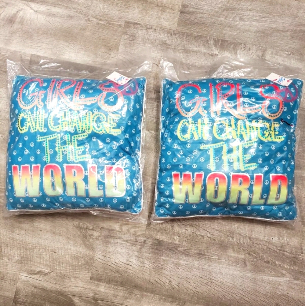 🆕️ NWT Justice 2 Pillows Make A Set✅